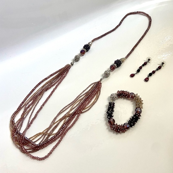 Magnetic jeweled necklace, earring & bracelet set - Picture 3 of 6